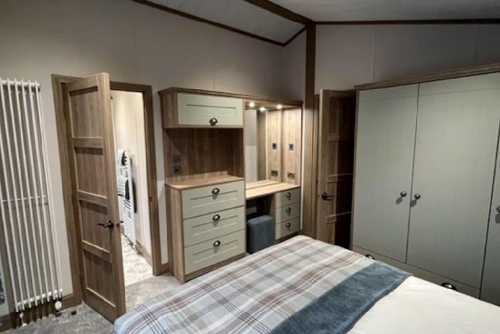 Kingfisher Lodge 우드홀스파 외부 사진